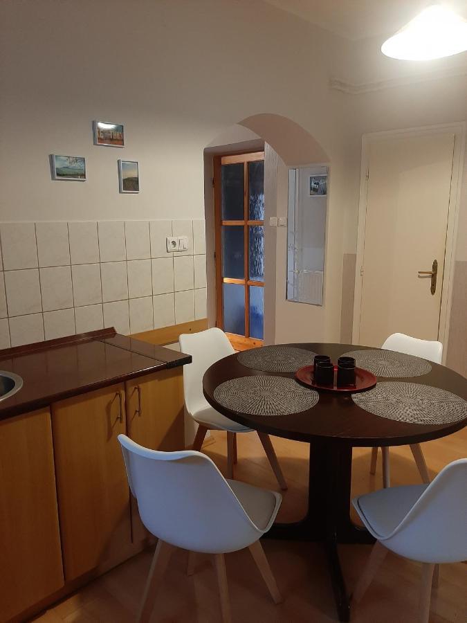 Apartman Harmony Apartment เคสเท ภายนอก รูปภาพ