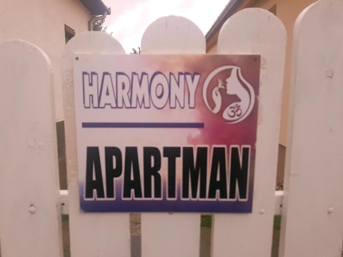 Apartman Harmony Apartment เคสเท ภายนอก รูปภาพ
